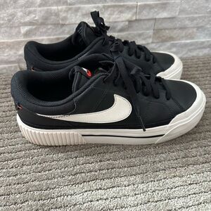 Nike Court Borough Sneaker